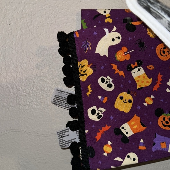 DISNEY MICKEY MOUSE HALLOWEEN KITCHEN TOWELS - Picture 4 of 4